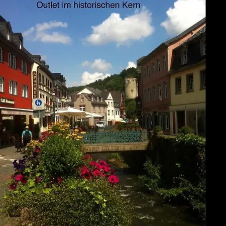 Апартаменты Wohlfuehloase Am Michelsberg Бад-Мюнстерайфель