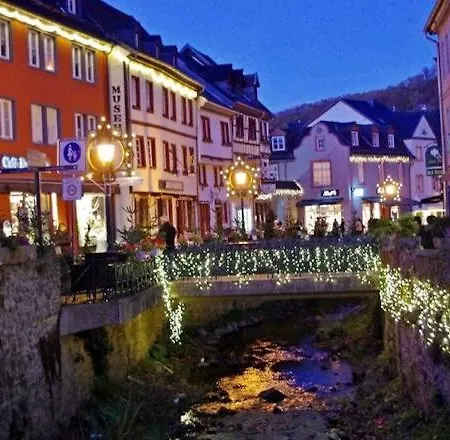 Апартаменты Wohlfuehloase Am Michelsberg Бад-Мюнстерайфель